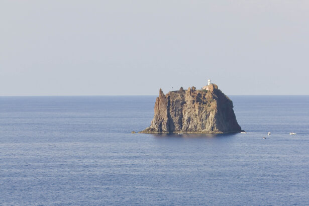 strombolicchio-isole-eolie-hotel-pinnata-lipari.jpg