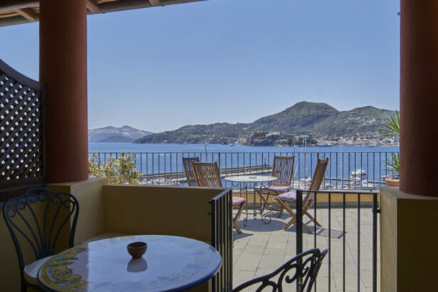 soggiorno-hotel-pinnata-lipari.jpg