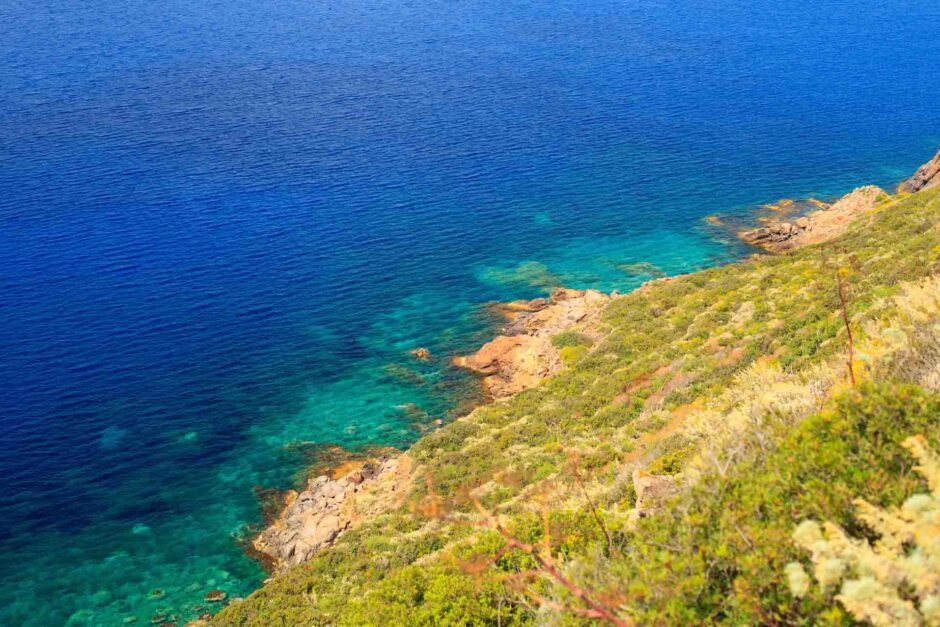 Se ami l’avventura e le bellezze naturali, anche quelle che si nascondono sotto la superficie del mare, durante il tuo prossimo viaggio alle Eolie fai snorkeling a Filicudi!