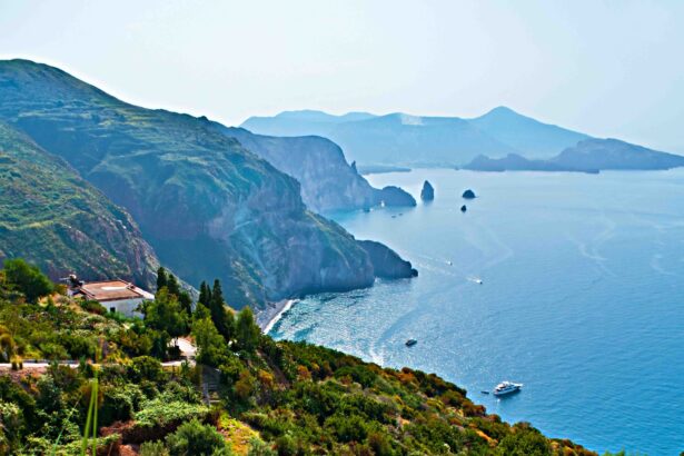 spiaggia-valle-muria-hotel-pinnata-lipari.jpg