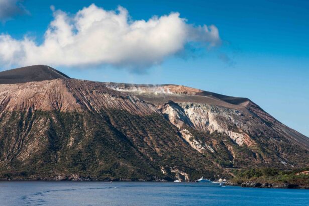 spiaggia-dell-asino-vulcano-hotel-pinnata-lipari.jpg