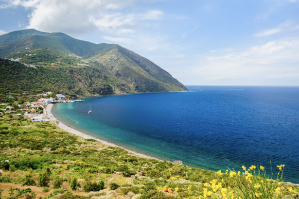 spiaggia-capo-graziano-filicudi-hotel-pinnata-lipari.jpg