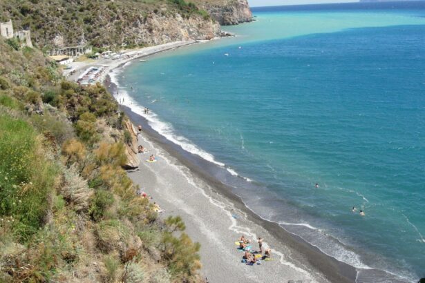 spiaggia-papesca-lipari-hotel-pinnata.jpg