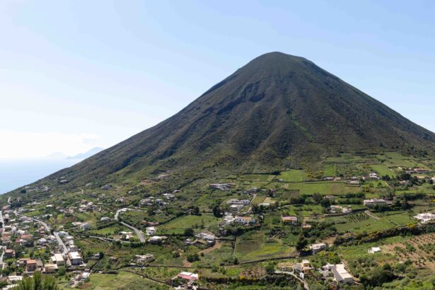 escursione-monte-dei-porri-salina-hotel-pinnata-lipari.jpg