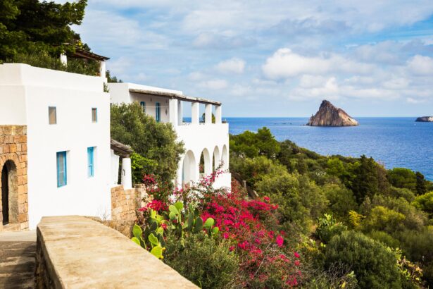 primavera-alle-eolie-panarea-hotel-pinnata-lipari.jpg