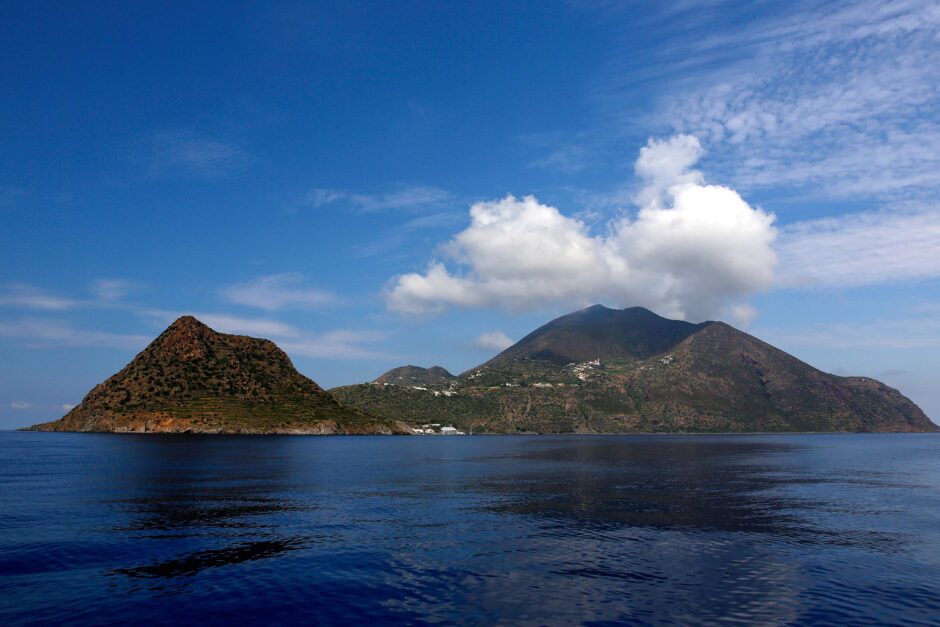 da-vedere-a-filicudi-isole-eolie-hotel-pinnata-lipari.jpg