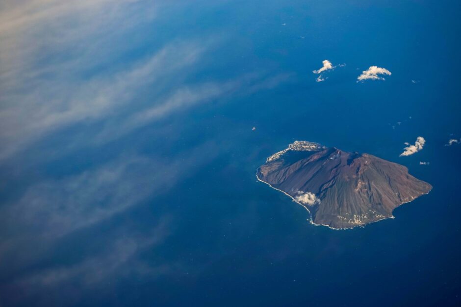 panarea-costa-del-capraio-hotel--pinnata-lipari.jpg