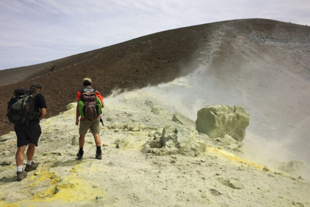 trekking-alle-Eolie-hotel-pinnata-lipari.jpg