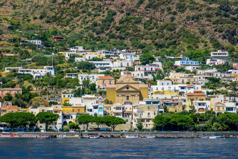 Santa-marina-a-salina-hotel-pinnata-lipari.jpg